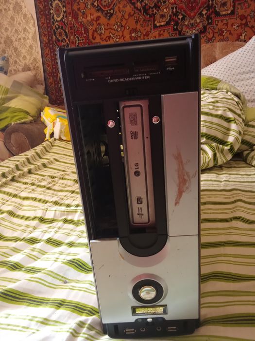 Системные блоки в рабочем состоянии