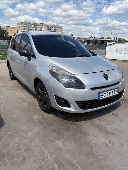Renault grand csenic