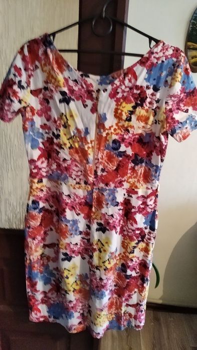 Красиві жіночі плаття.