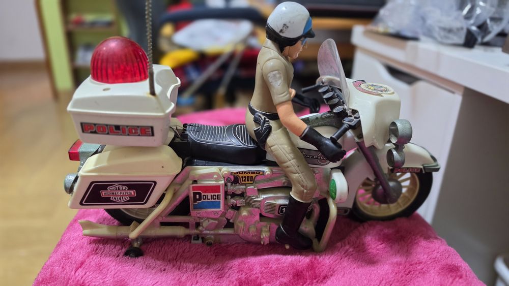 Brinquedo-Motorcycle Police Jumbo Cycle-1984