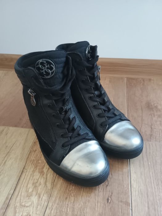 Damskie buty Guess.