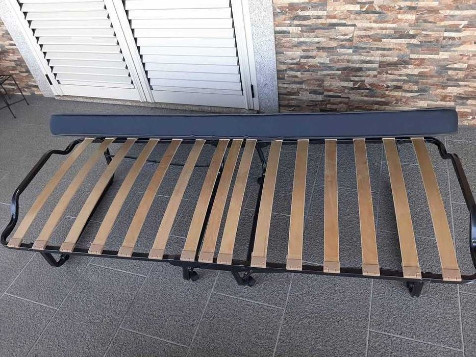 Cama dobrável (Divã)