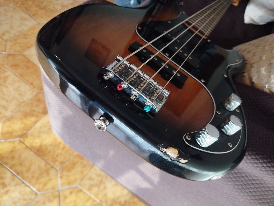 Squier Precision Bass Sunburst