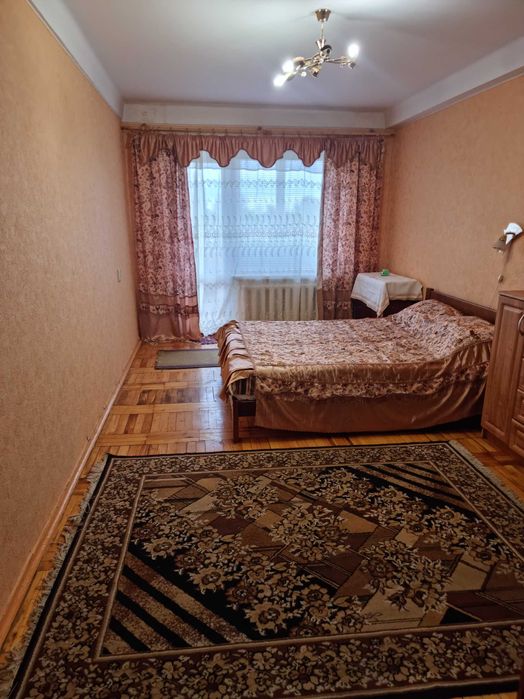 Сдаётся двухкомнатная квартира  посуточно/ почасово .Космос..центр..