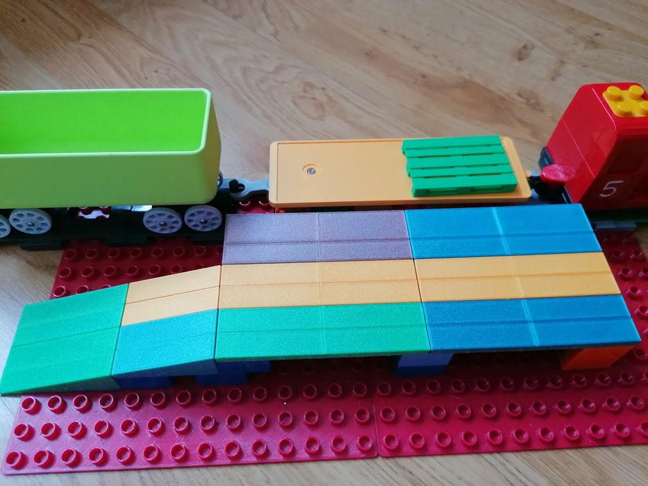 Estação de Mercadorias e Vagões Detalhados