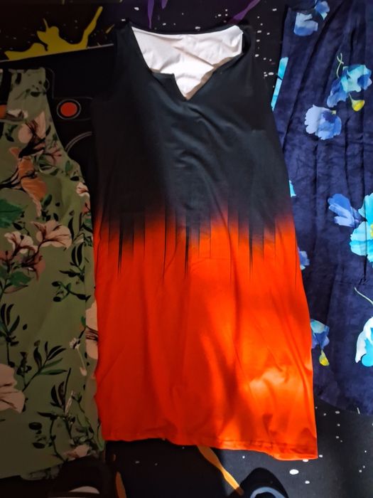 Vestidos e macacão novos