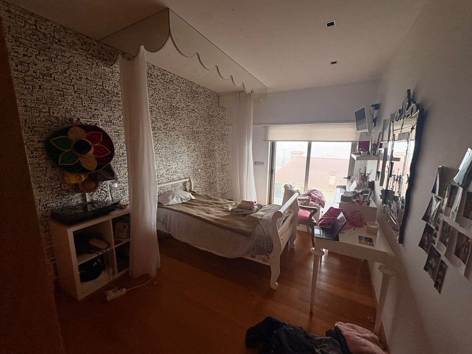 Dossel suspenso de teto com cortinhas