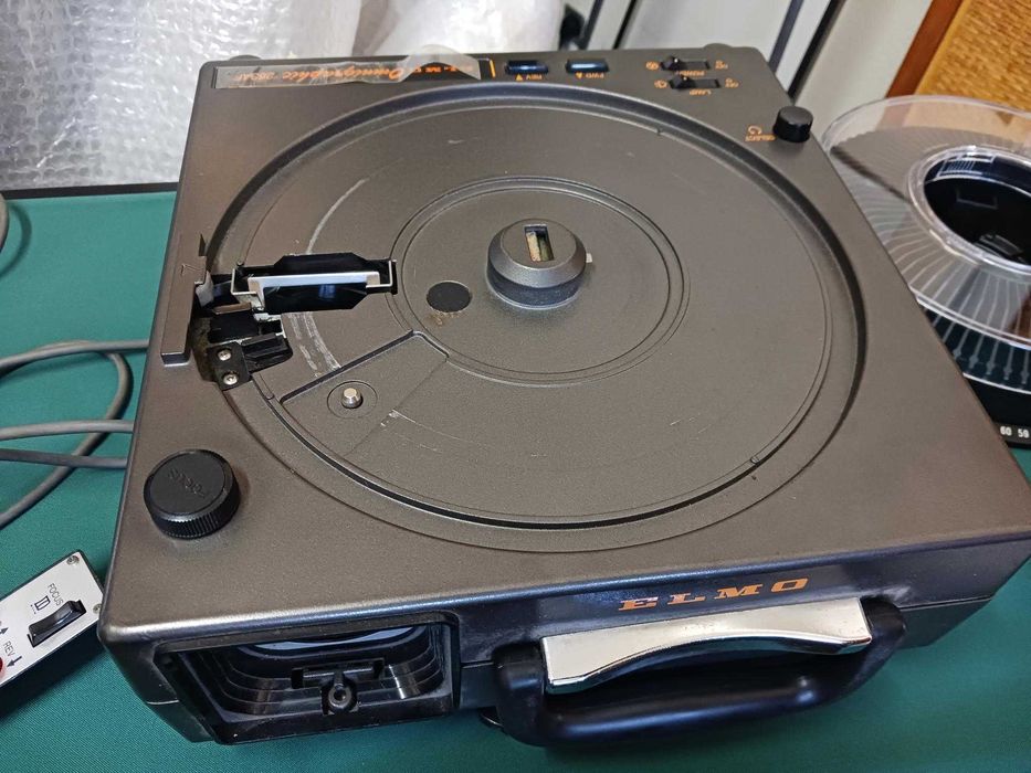 Projetor de slides "ELMO" em ótimo estado