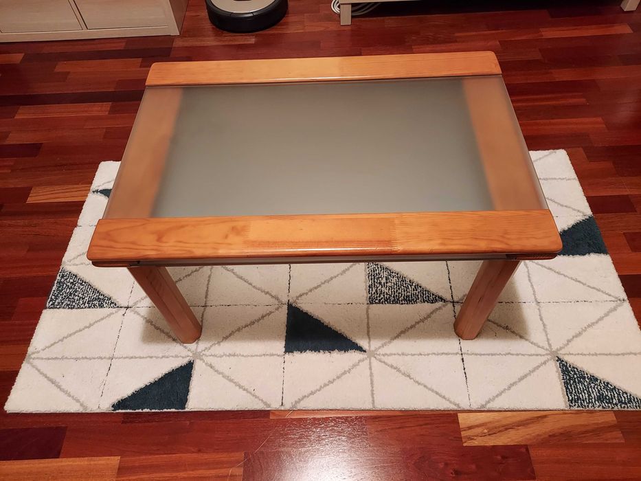 Mesa de centro de sala (pinho maciço e vidro)
