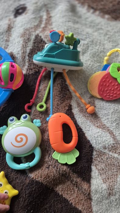 Дитячі іграшки для немовля