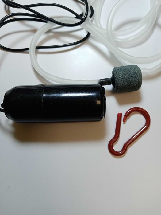 Компрессор для акваріума USB працює від PowerBank