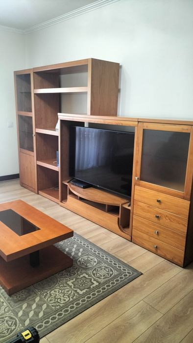 Móvel de sala cor de cerejeira