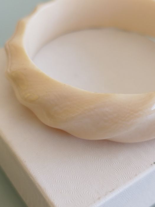 Pulseira antiga africana feita com dentes.