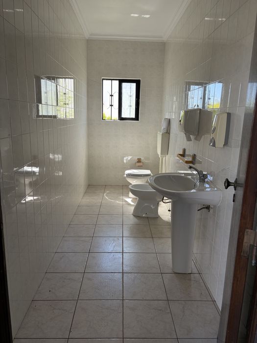 Armazém com Licença de Utilização para  comérçio, serviços e Industria
