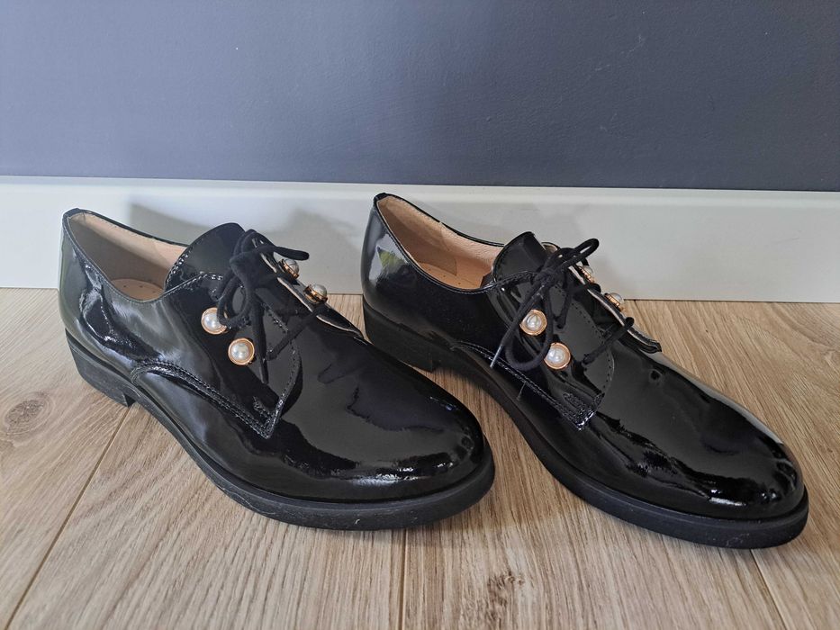 buty skórzane EKSBUT roz.40, lakierowane, NOWE