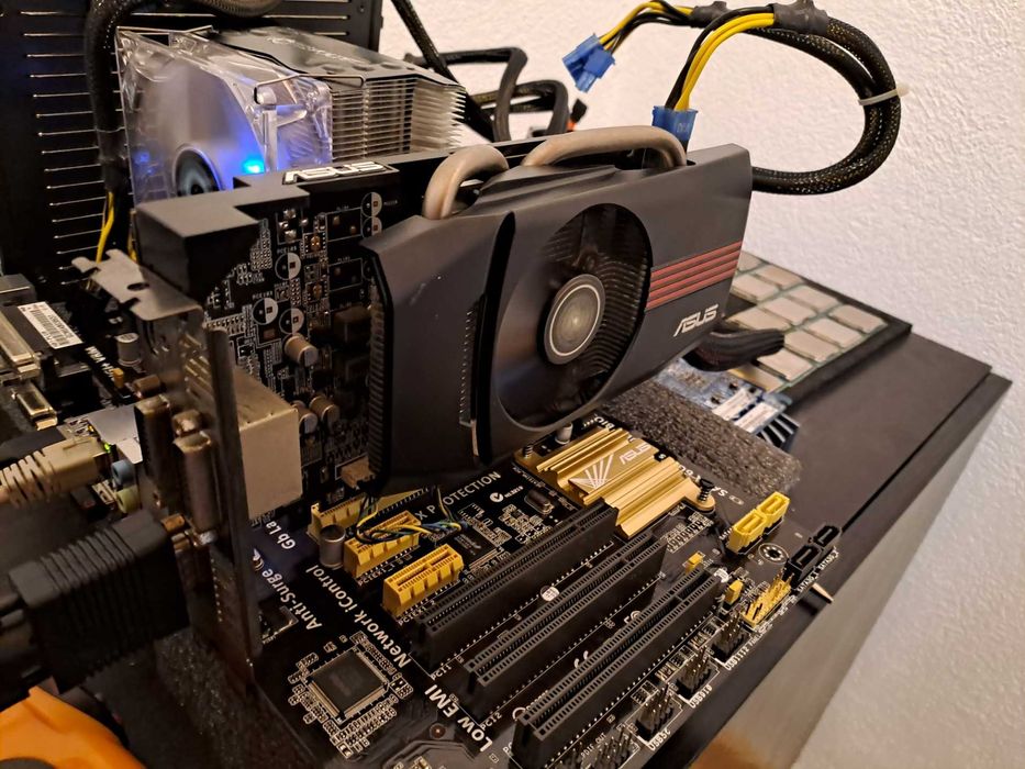 Placa gráfica Asus Nvidia GeForce GTX 650