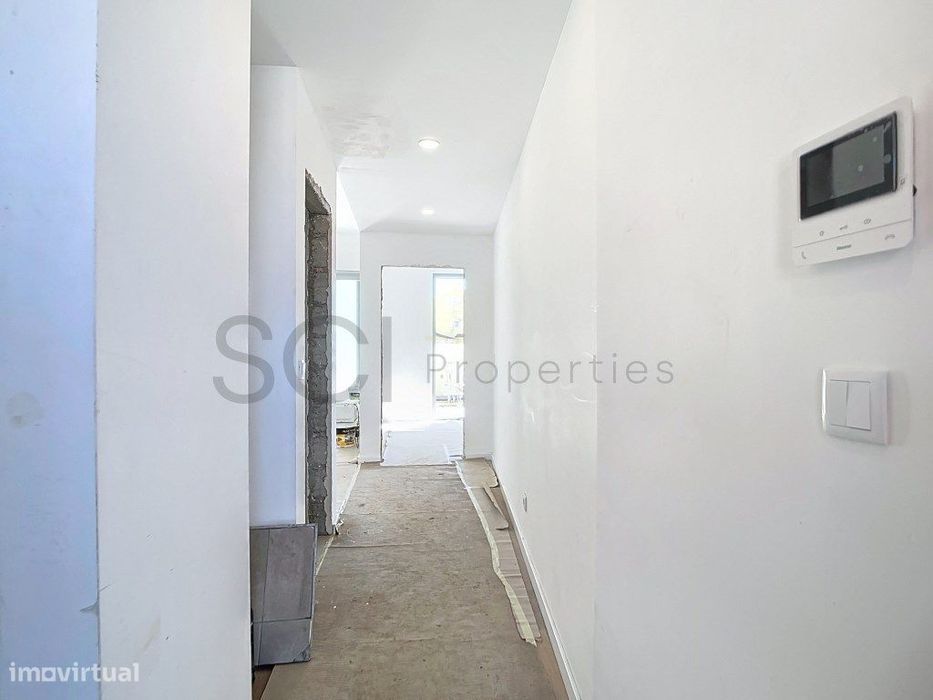 Apartamento T1 com logradouro 42m2, na Quinta do Conde