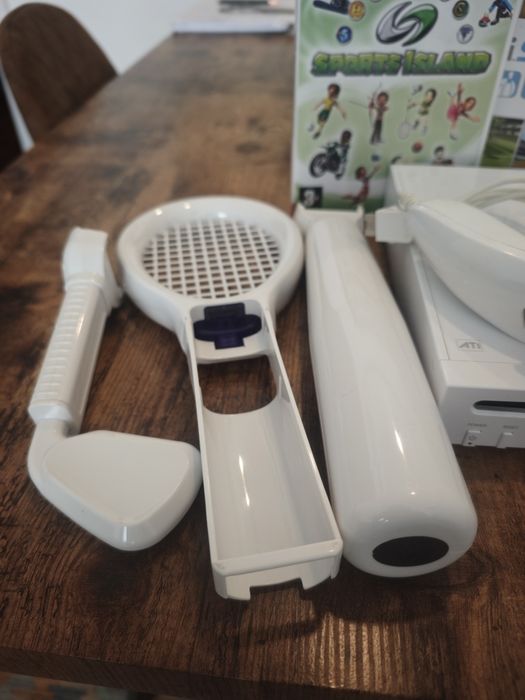 Wii Branca com 2 jogos e acessorios