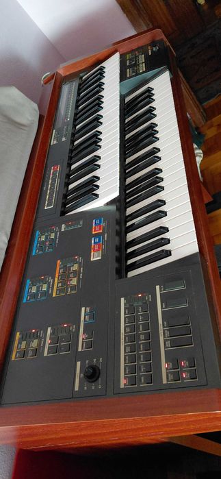 Órgão Yamaha Electone MC-200