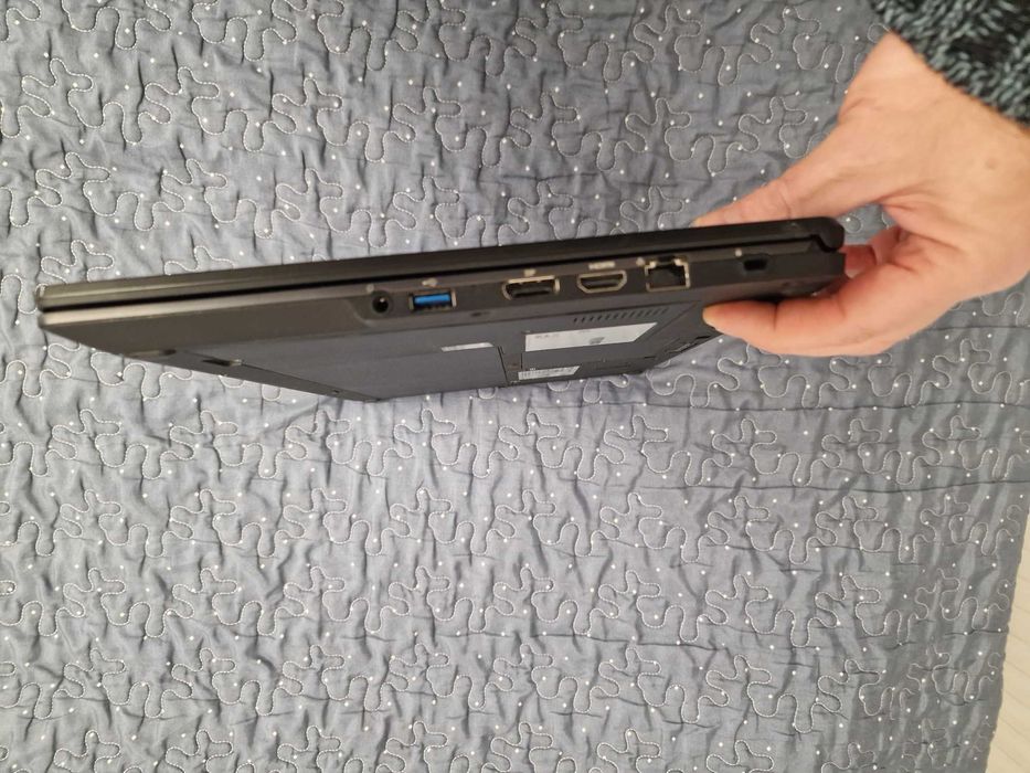 Fujitsu 15 U757/Full IPS/Core™i7 7600U/8DDR4/256SSD/Intel HD620 2GB