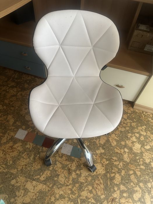 Продам косметологические аппараты, мебель