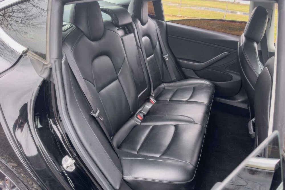 Tesla Model 3      2023