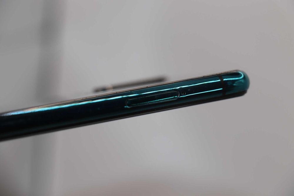 Wiko View 3/16Gb Green, Є тріщини на сенсорі!