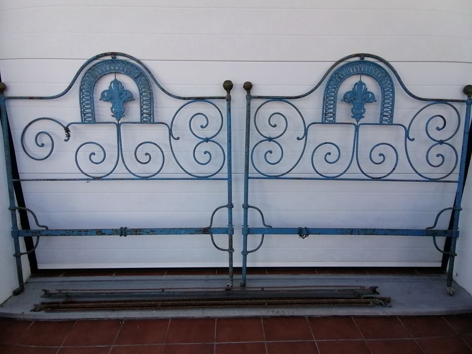 3 camas de ferro antigas