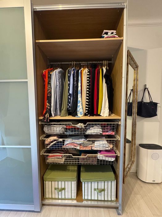 Vendo roupeiro com portas de correr IKEA PAX, em efeito carvalho, com 2,5m de largura.