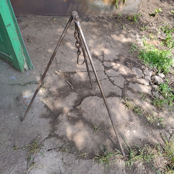 Тринога похідна для котелка