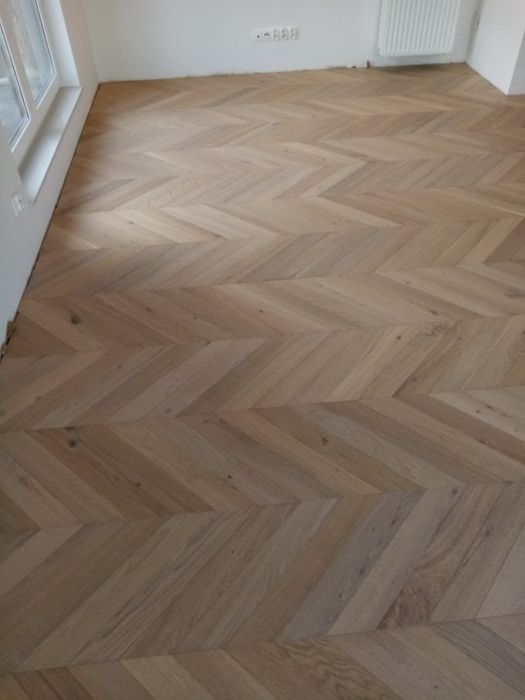 Cyklinowanie parkietów,schodów układanie parkietu paneli,schody