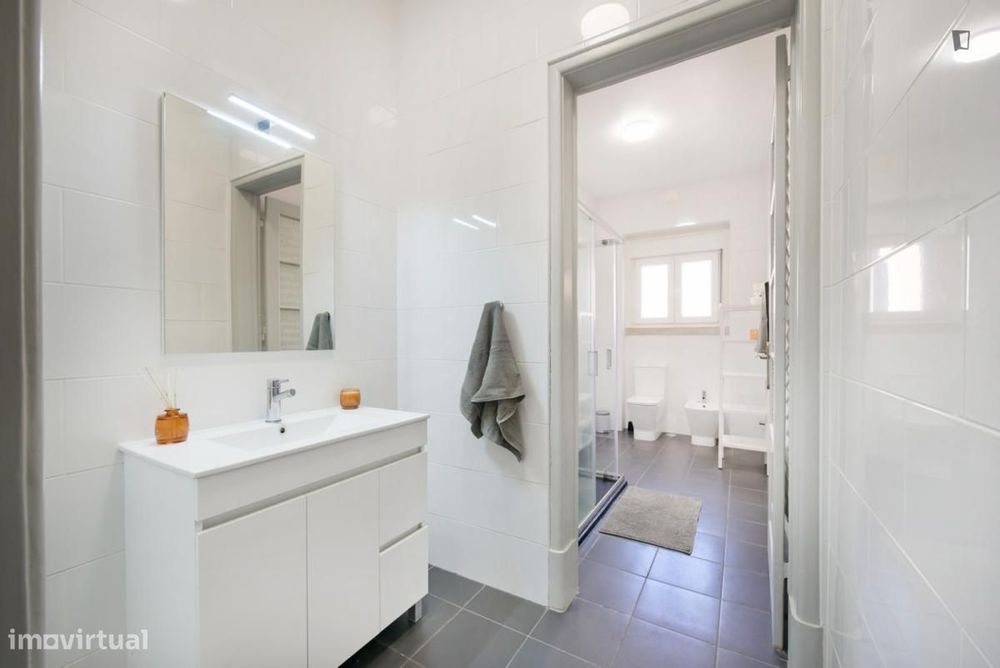 Quarto - localizado em Alameda Lisbon