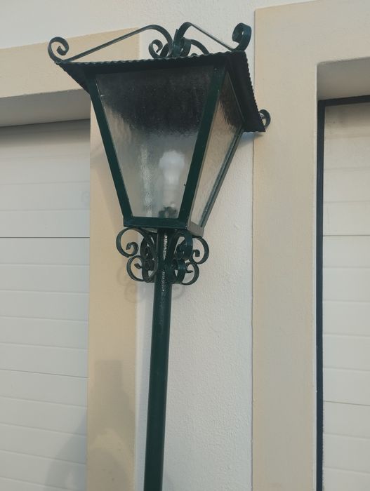 Candeeiro lanterna pé alto