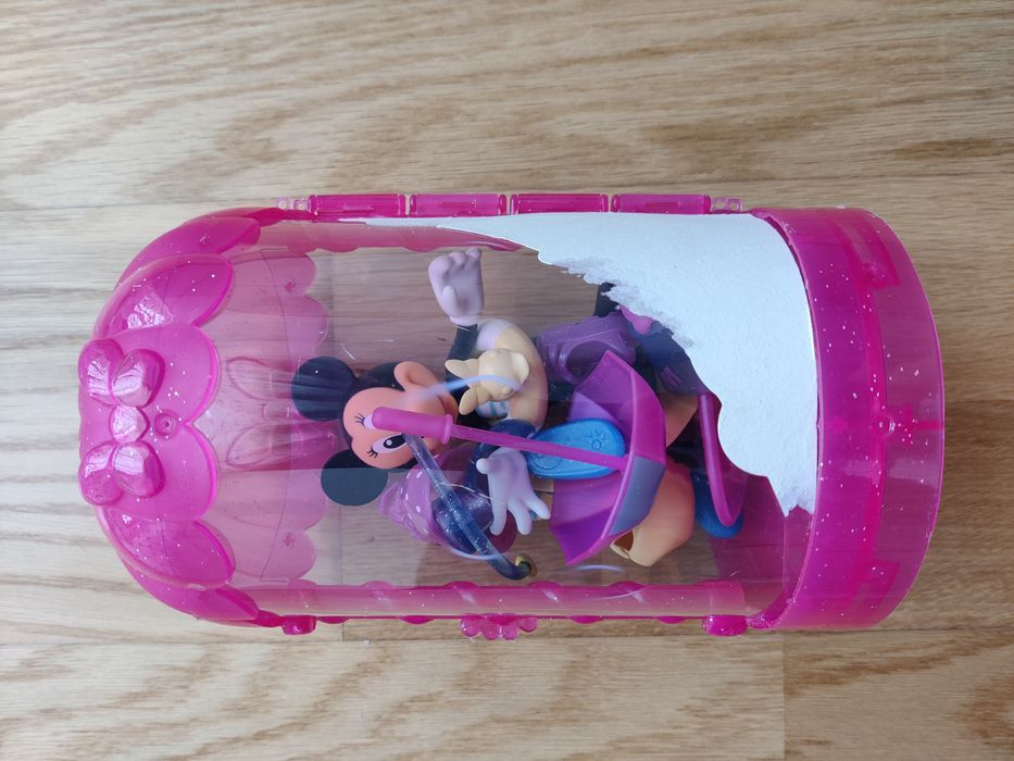 Boneca Minnie articulada com roupas e acessórios (tema praia)