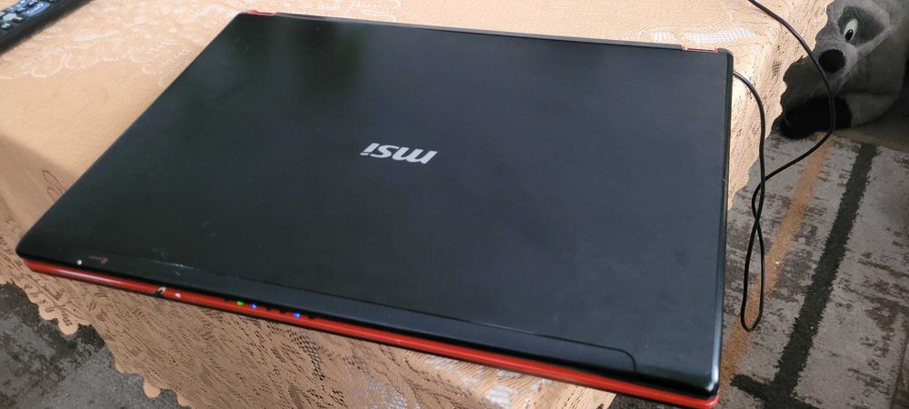 Laptop gamingowy msi gx740 17cali radeon dedykowany