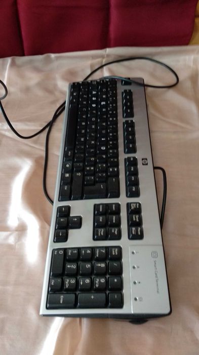 Teclados Logitech e HP