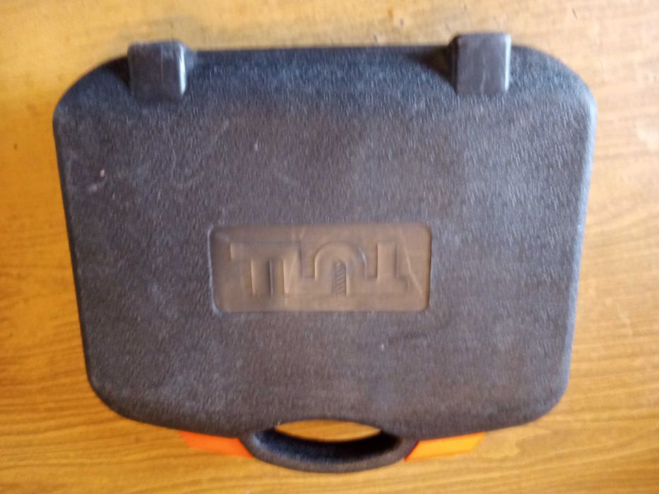 Шуруповерт без акумуляторів