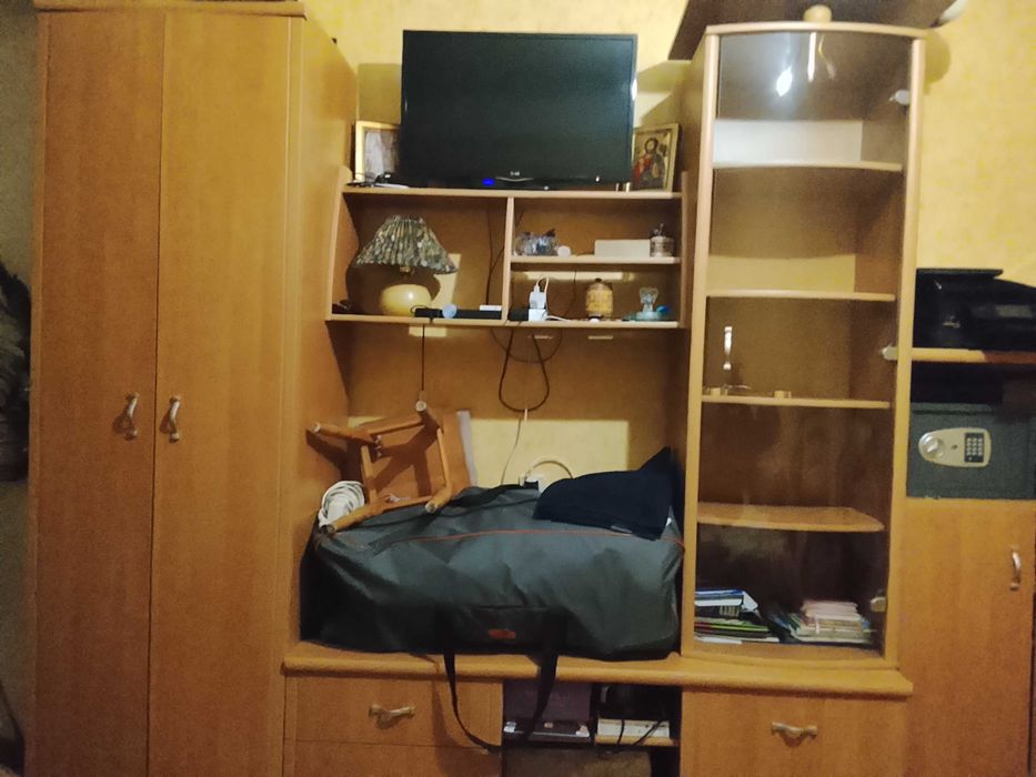 Шафа у кімнату в ідеальному стані.