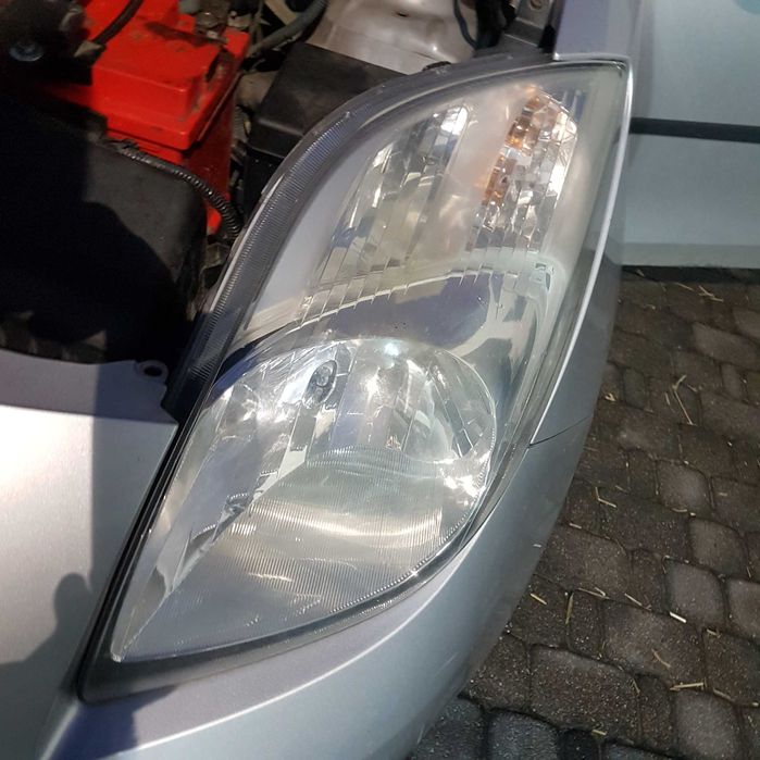 lampa reflektor toyota yaris II 2 08r P9 oryginał