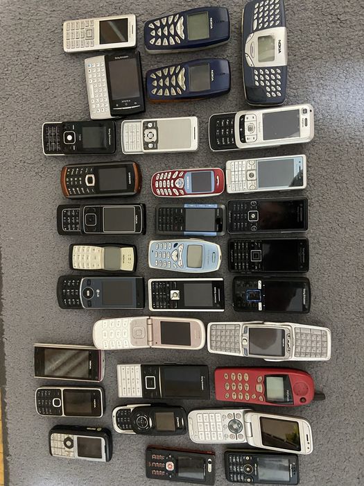 Мобильный телефон SE T303