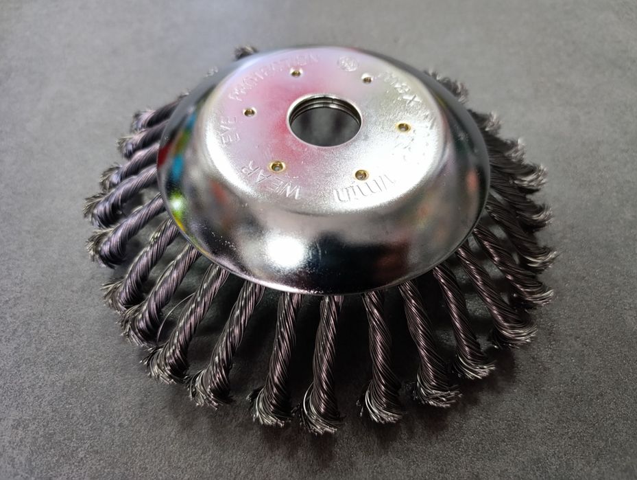 Щётка для мотокосы на бетон, асфальт, тротуарную плитку