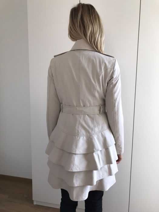 Jasno beżowy płaszcz Burberry roz. 36