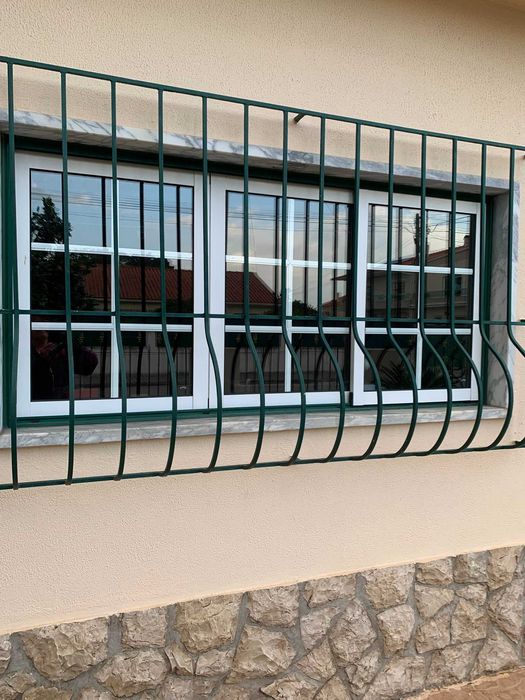 Grades em ferro disponíveis para venda
