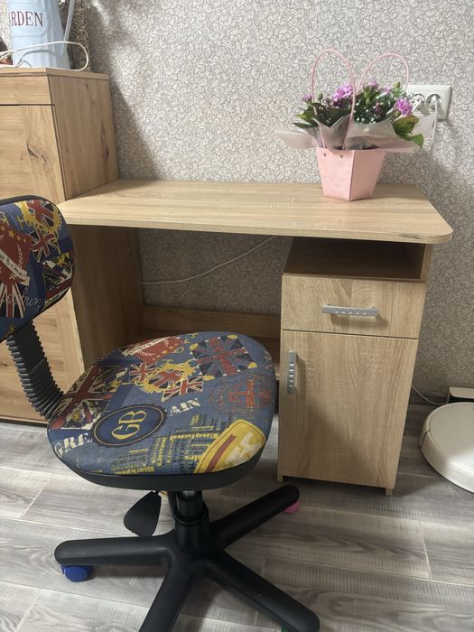 Письменный стол + стул