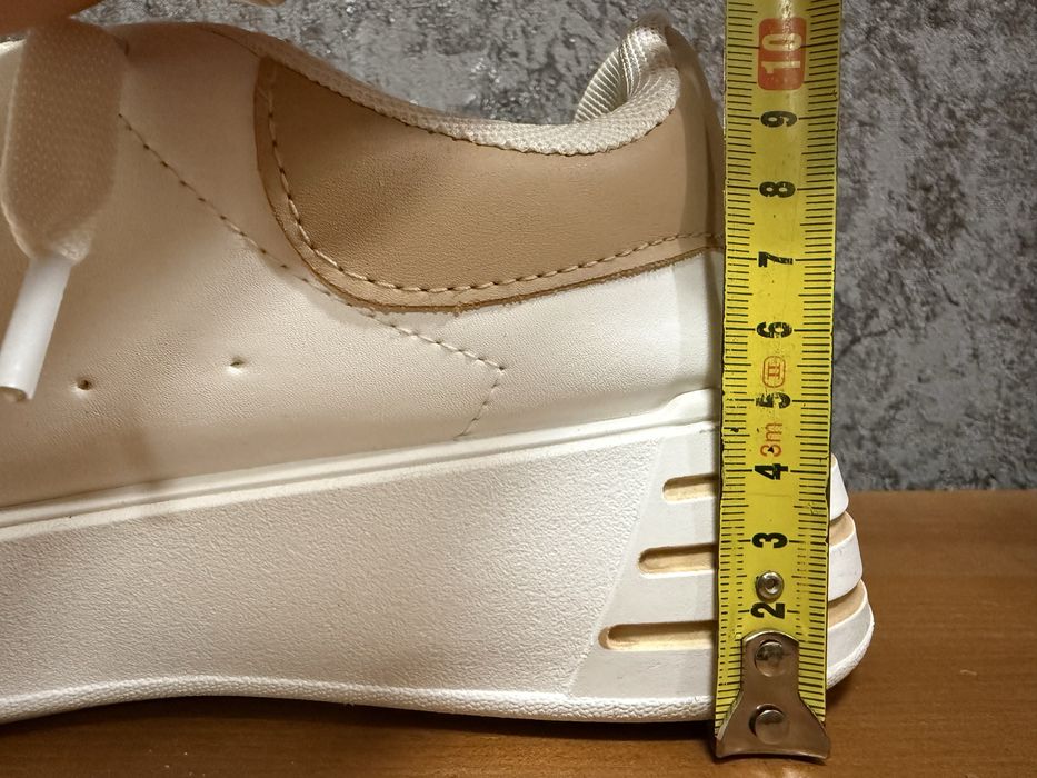 Стильні кросівки-кеди під штани та спідницю