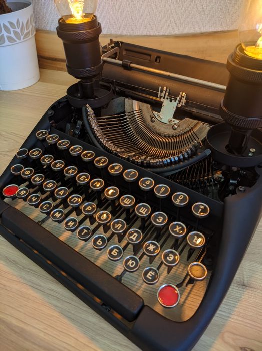 Настільна лампа з друкарської машинки