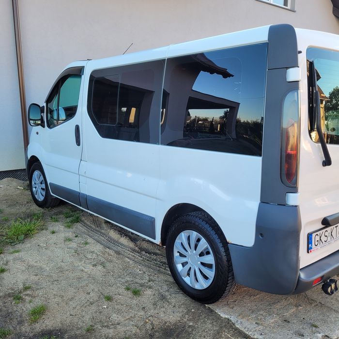 Renault trafic 9 miejsc