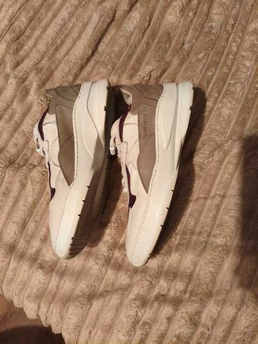 Sportowe buty skórzane damskie