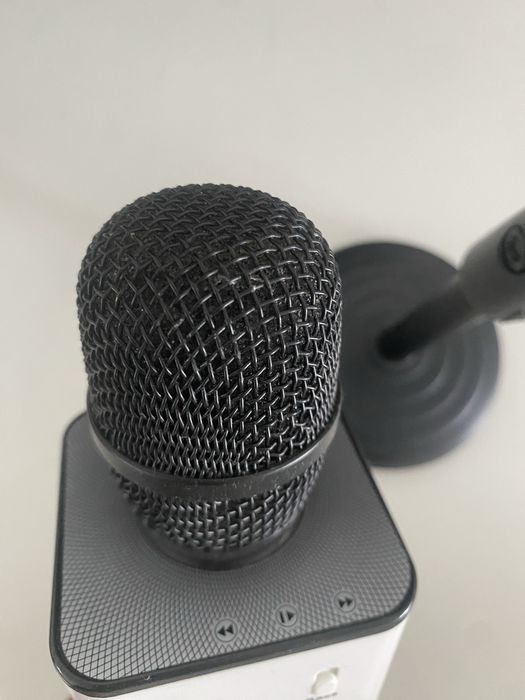 Microfone Karaoke Bluetooth com Suporte