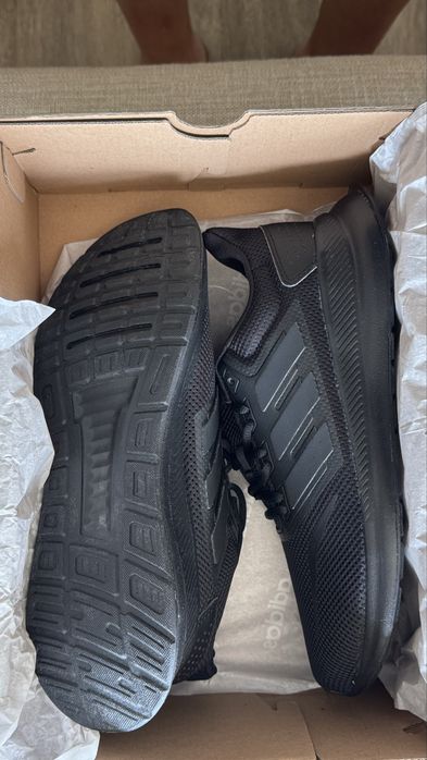 Ténis ADIDAS N 41 novos